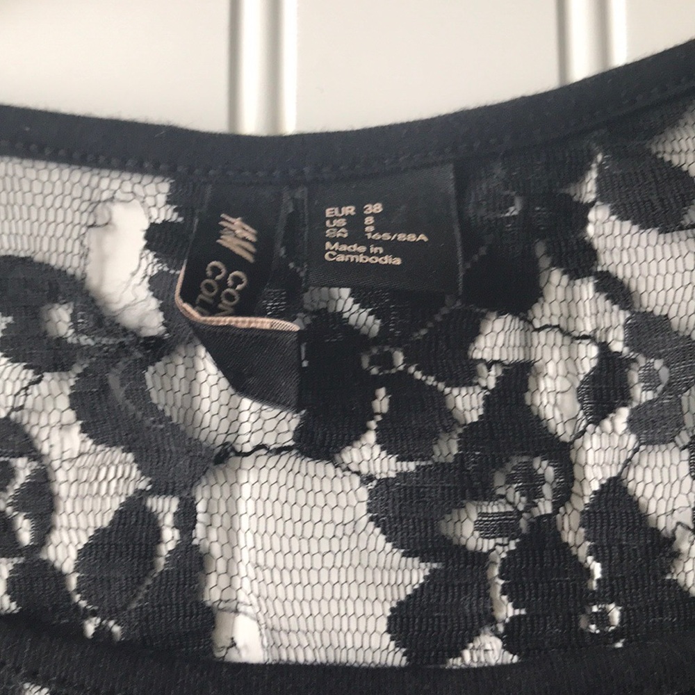 Black lace dress with long sleeves and pleating - Picture 7 of 8